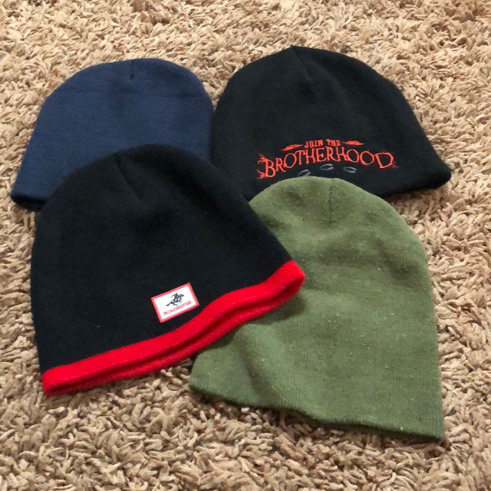 Bundle of 4 hats!